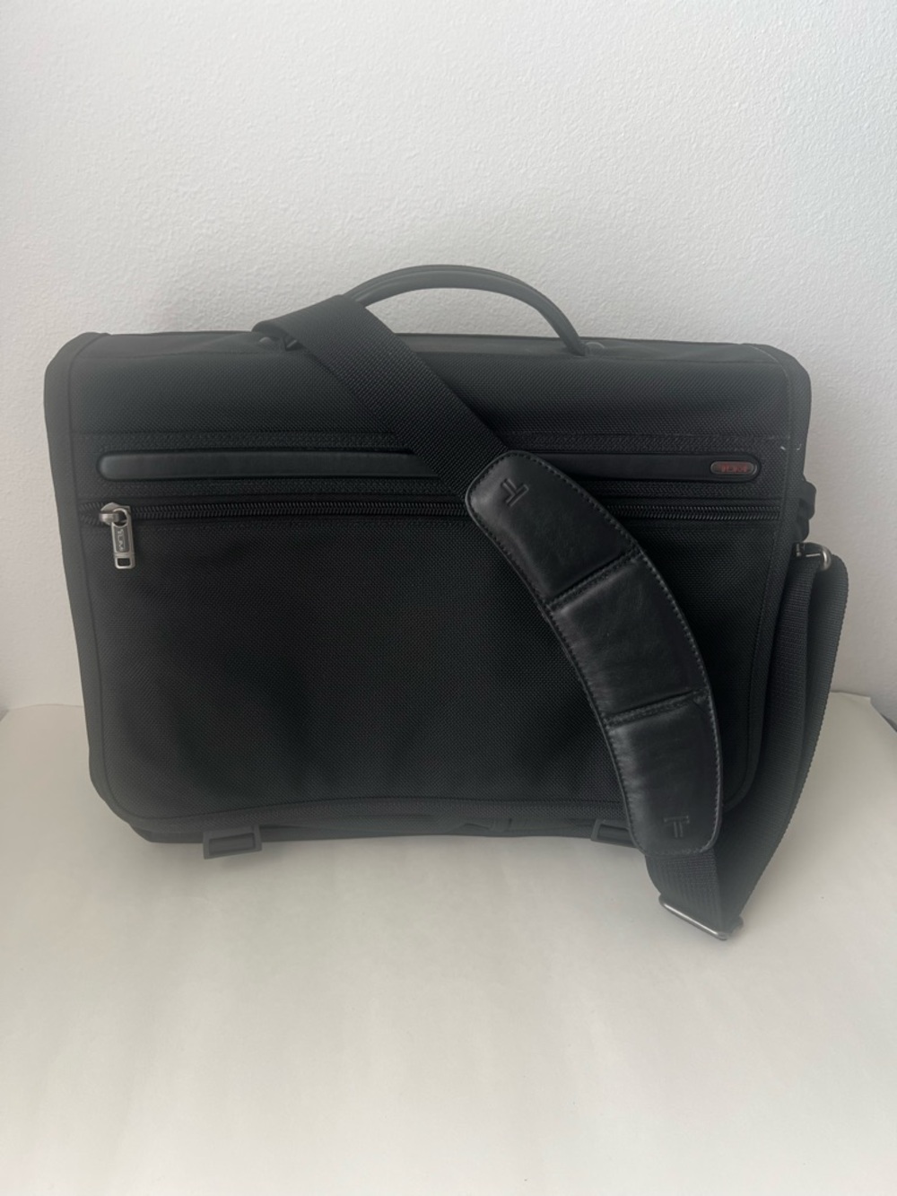 Tumi Black Men's Briefcase Shoulder Bag - Laptop Bag w/ Luggage Slide